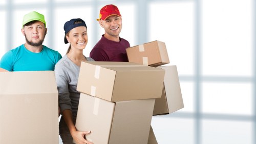Packing and moving items for a Fulham man and van job